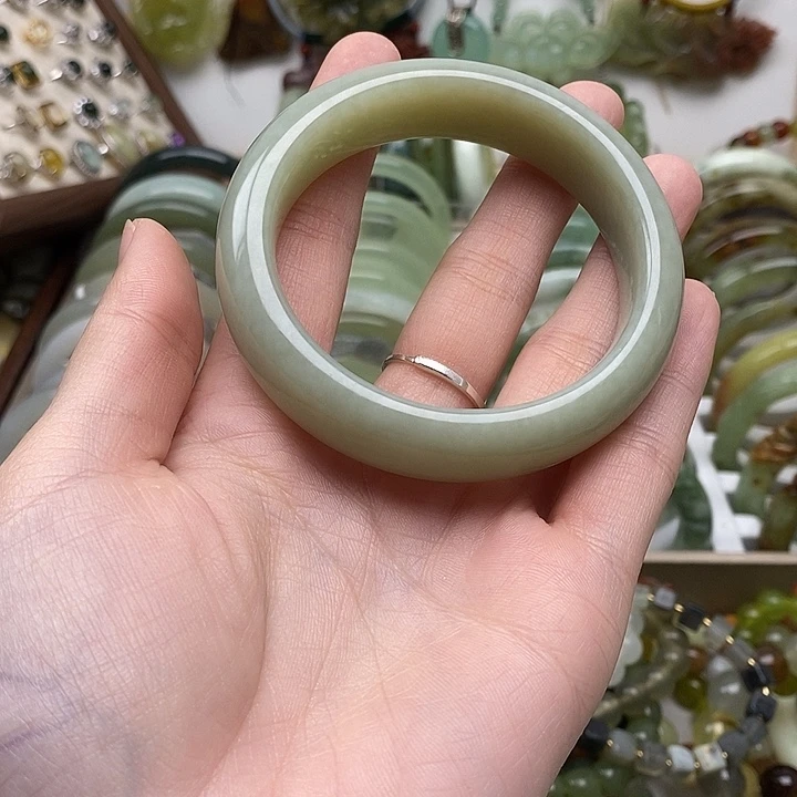 和田玉手镯未镶嵌?****?