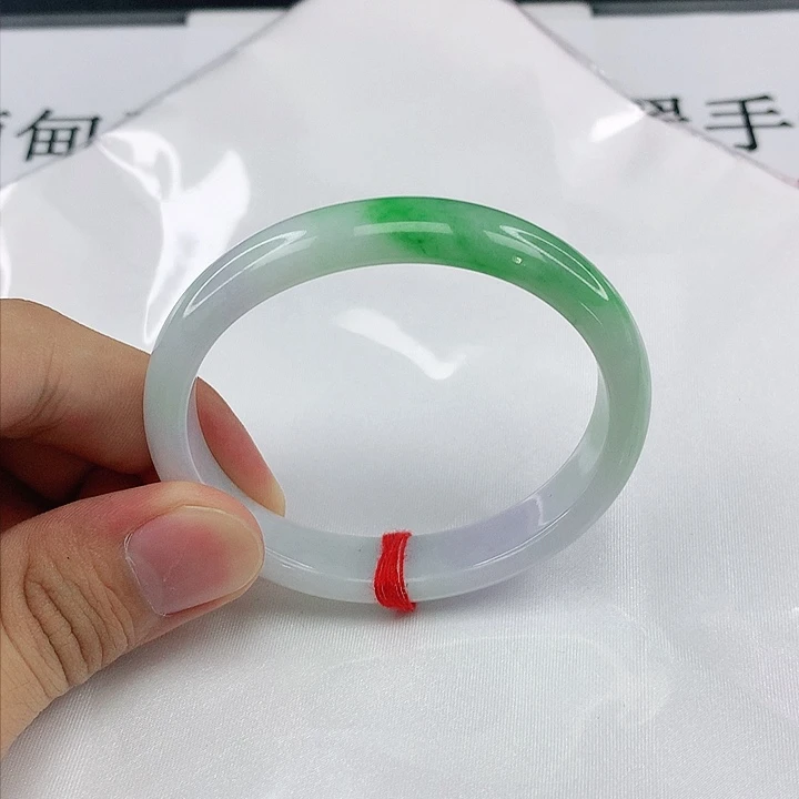 翡翠手镯未镶嵌圈55。1906。2