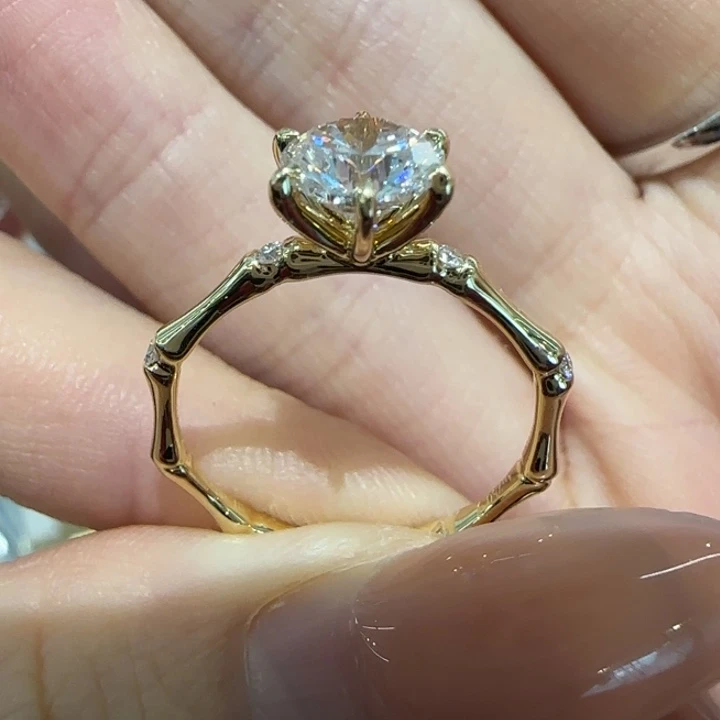 实验室培育钻石18K金镶嵌1卡竹节设计款