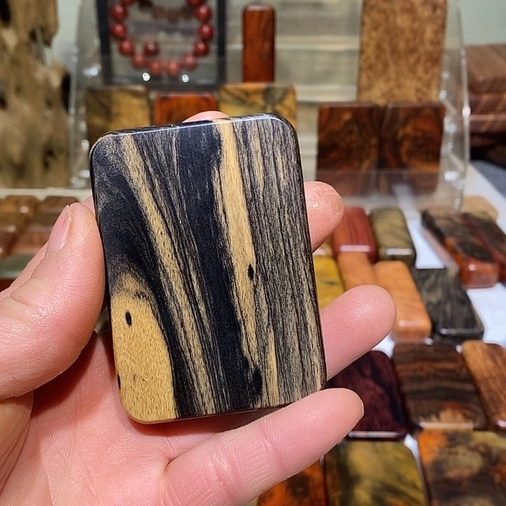 辣***妹香榧木木质哈啊玩件5888