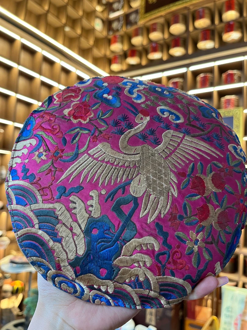 仙鹤刺绣普洱茶生茶饼