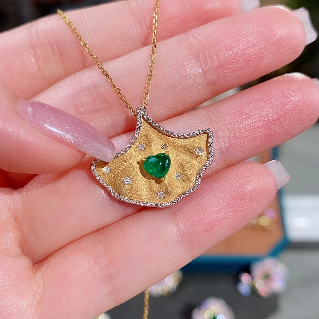 18K金镶嵌颈饰祖母绿0.43ct