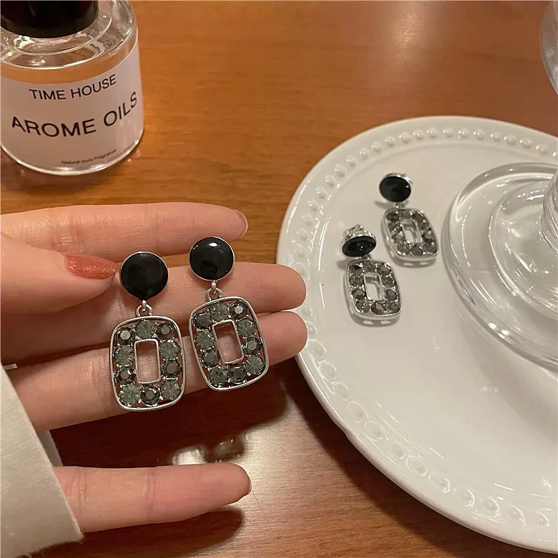 铜合金耳饰 黑色几何方糖耳钉轻奢高级感气质耳坠复古耳饰女K869