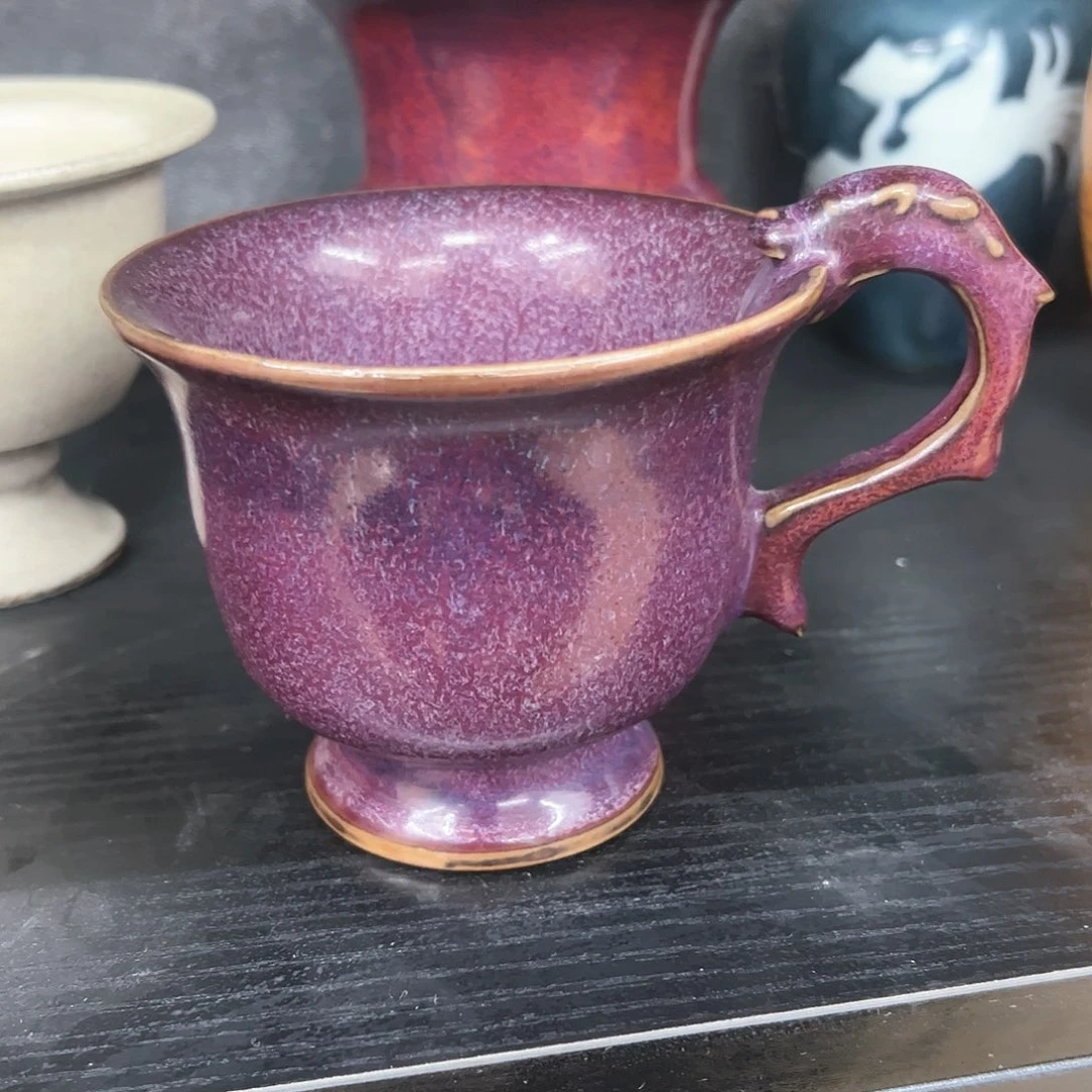 罐葡萄紫把杯一只，老的