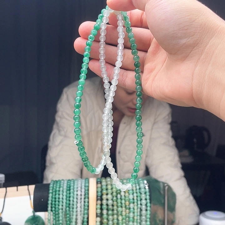 石英质玉（非洲翠）未镶嵌珠宝半成品半山水