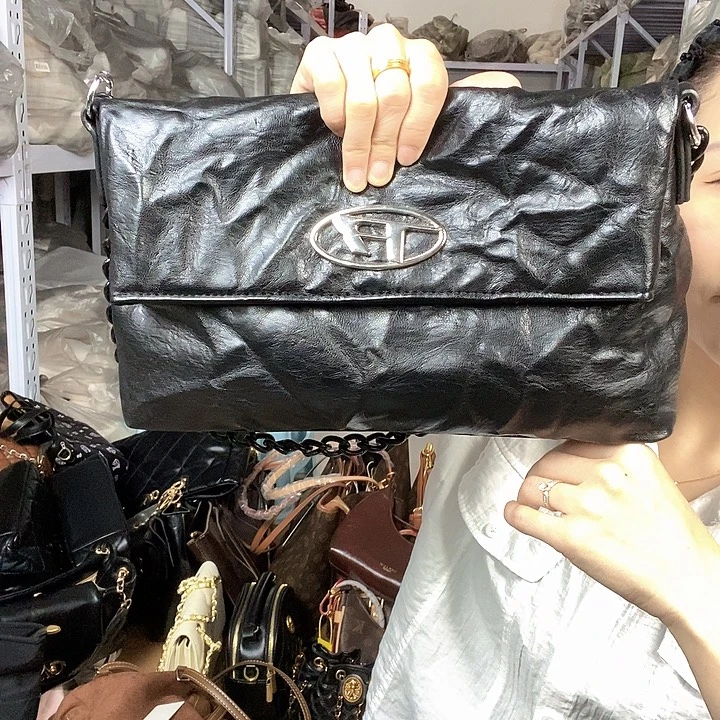 蚕丝小牛剖层皮革PU