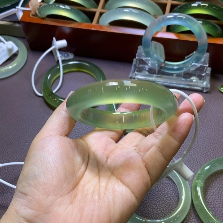 蛇纹石玉未镶嵌手镯56