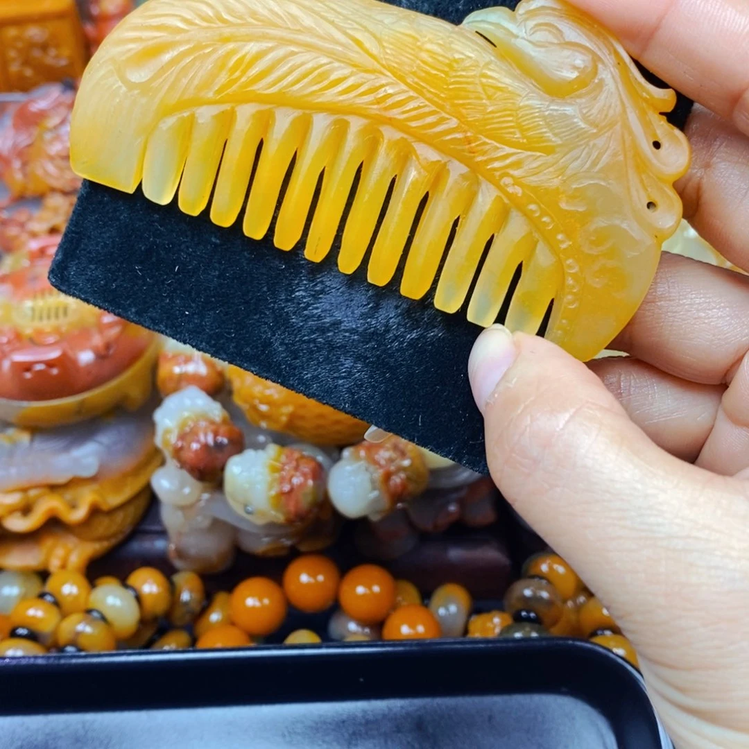 石英质玉（黄龙玉）未镶嵌颈饰