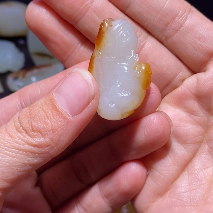 牛***神和田玉未镶嵌吊坠(不含链)