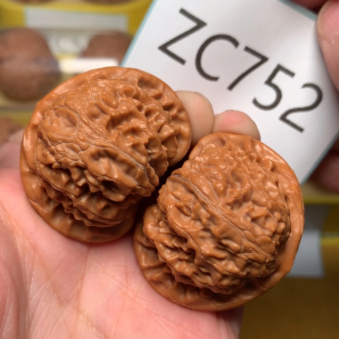 文玩核桃把件红皮桃心灯40