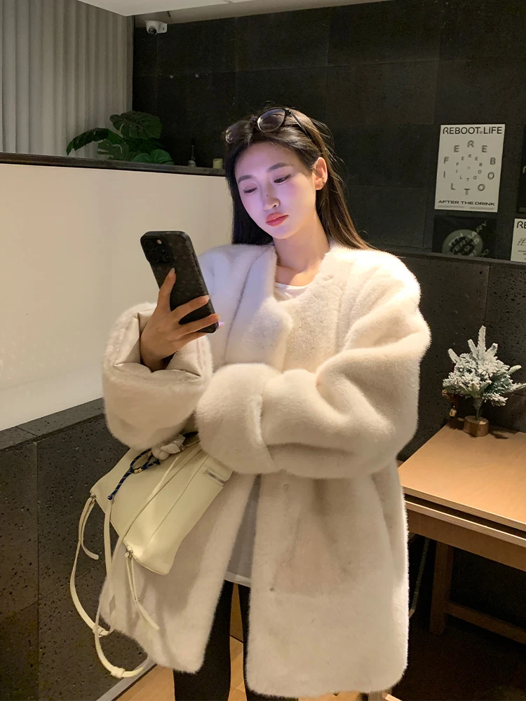2025冬季时尚百搭新款外套女加厚圆领长袖高级长袖毛毛大衣设计感