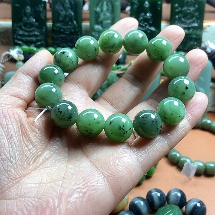 硕***总和田玉未镶嵌颈饰