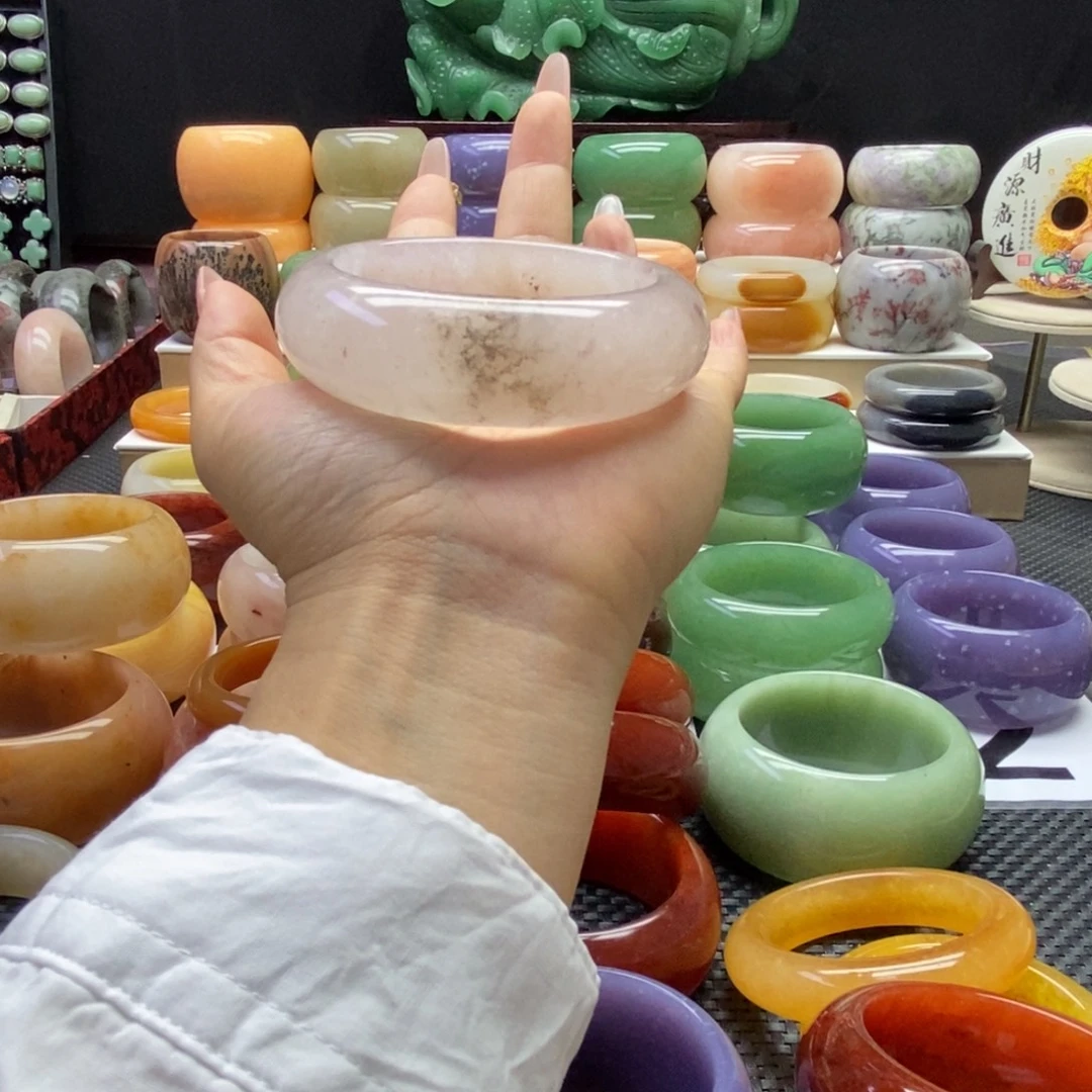 童***忆石英质玉未镶嵌手镯