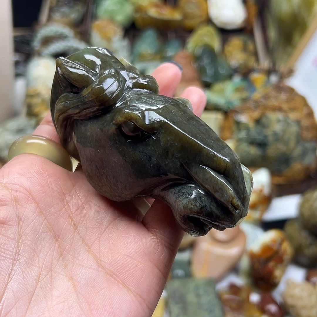 颈饰未镶嵌岫岩河磨玉（透闪石质玉）河磨玉马头有点瑕