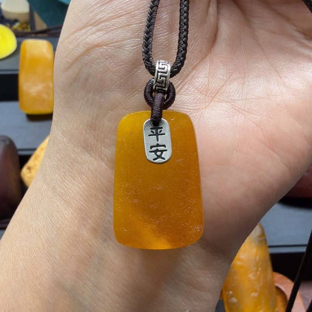 琥珀吊坠(赠链)未镶嵌