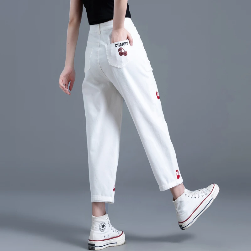 早秋新款白色牛仔裤女2025年春秋高腰显瘦刺绣九分哈伦裤女小个子