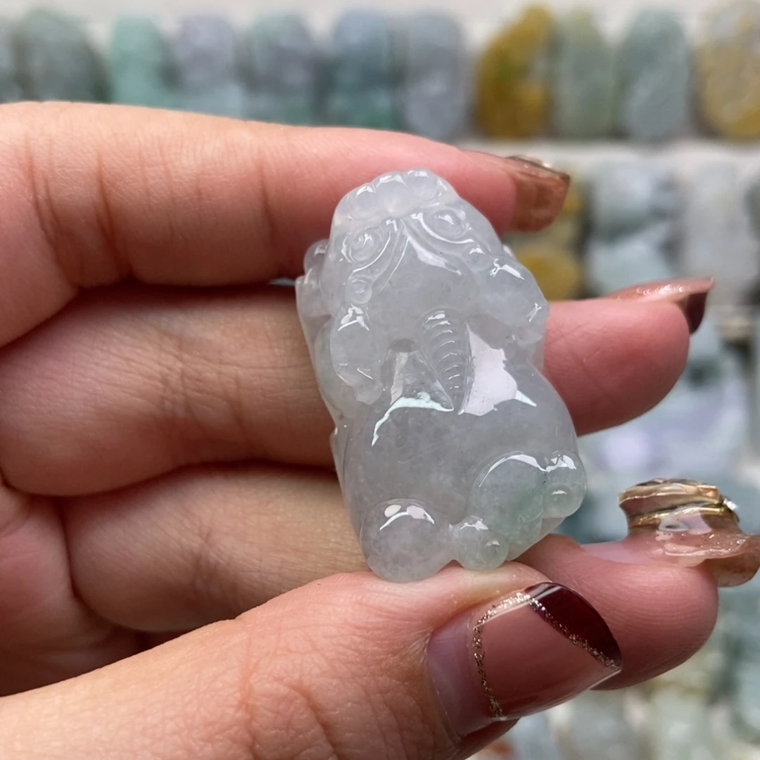 翡翠吊坠(赠链)未镶嵌