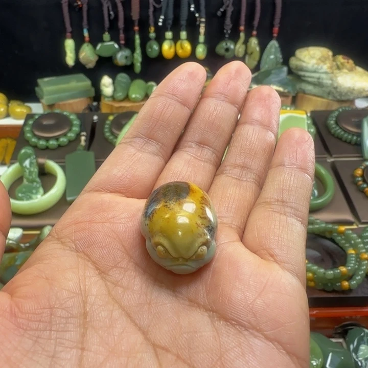 岫岩河磨玉（透闪石质玉）未镶嵌颈饰