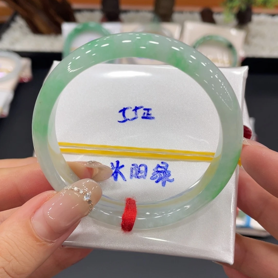 未镶嵌手镯翡翠缅甸翡翠手镯