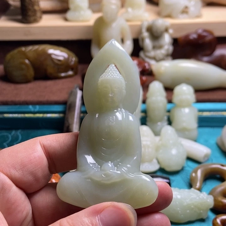 易***学和田玉未镶嵌挂件