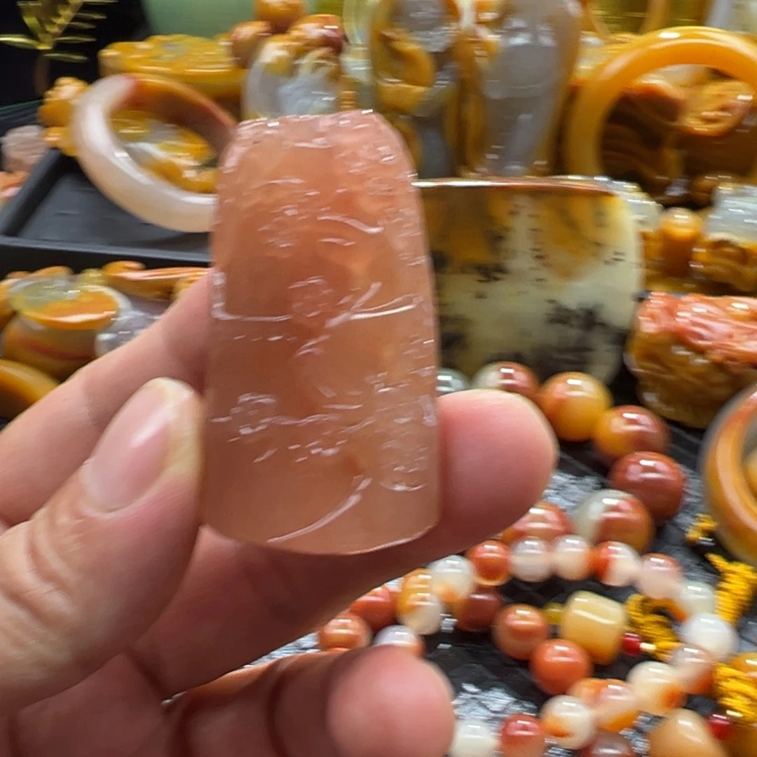 石英质玉未镶嵌颈饰