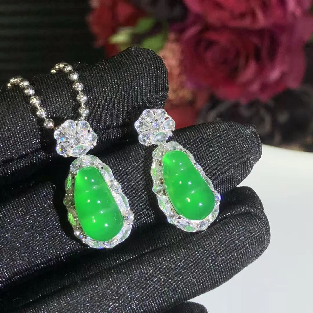 s925银饰镶嵌小众珠宝绿玉髓精美满钻小号福豆挂件女士款玉石吊坠