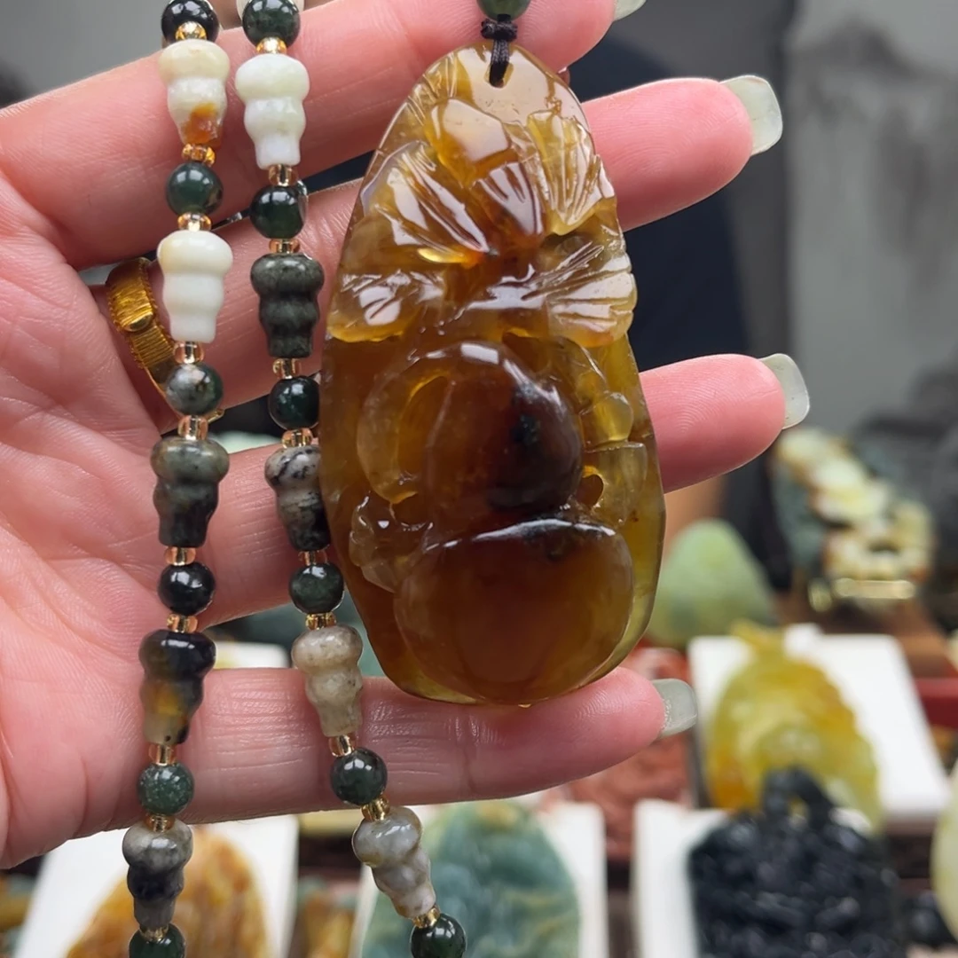 岫玉未镶嵌颈饰挂件