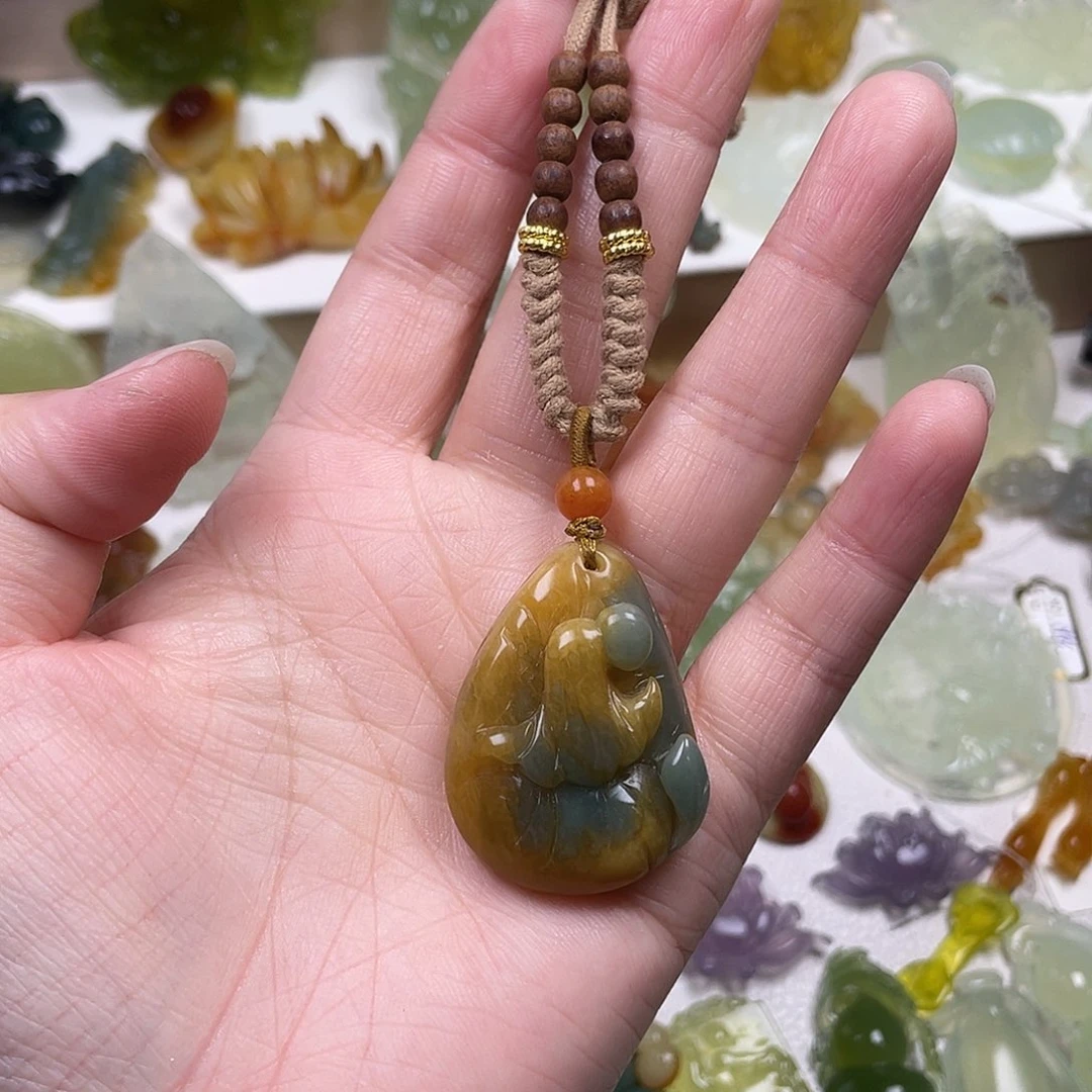 蛇纹石玉未镶嵌颈饰