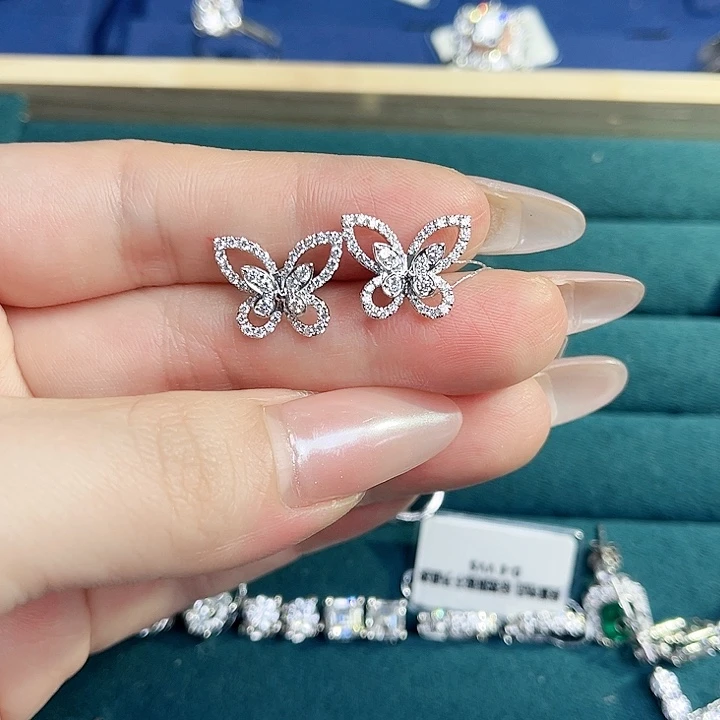 实验室培育钻石铂Pt950镶嵌蝴蝶耳钉