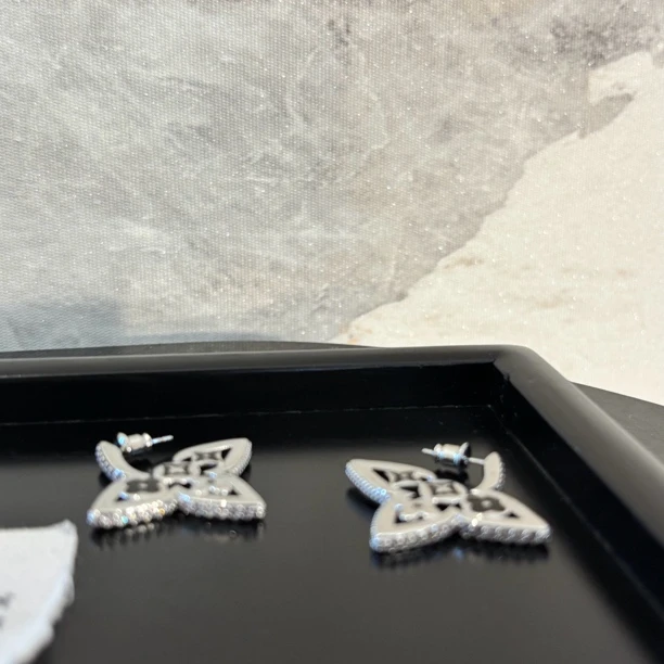 铜合金合成锆石耳饰 黑色花花耳环EH3305