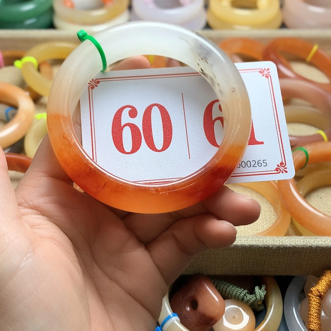 未镶嵌石英质玉（黄龙玉）手镯