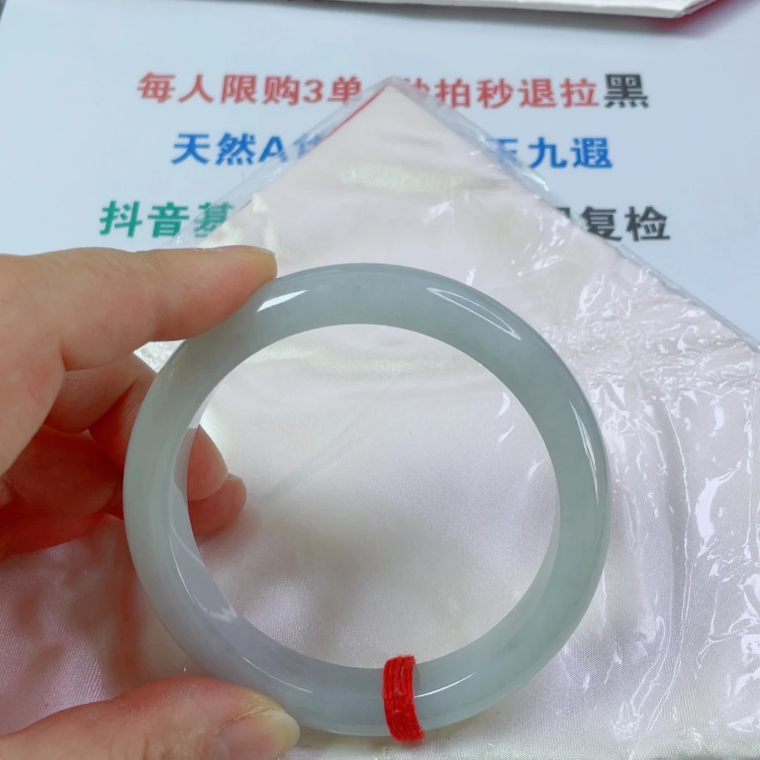 翡翠未镶嵌手镯天然翡翠手镯3。  61.9