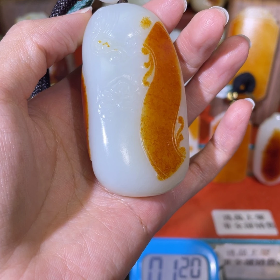 闲***。和田玉未镶嵌把件