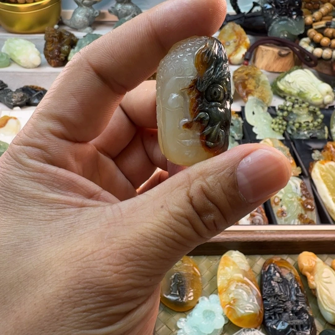 蛇纹石玉未镶嵌颈饰