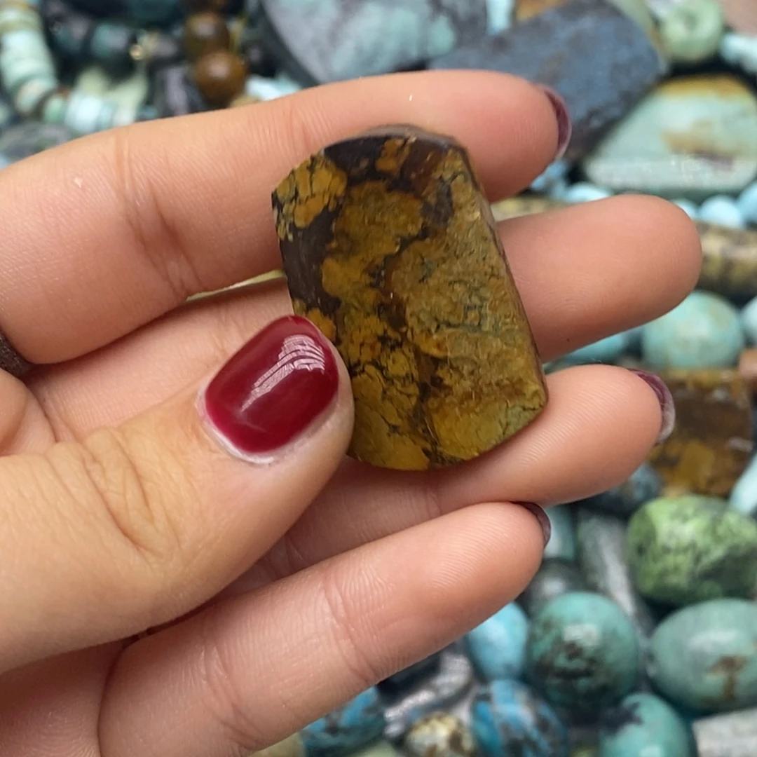 南红玛瑙未镶嵌珠宝奇石