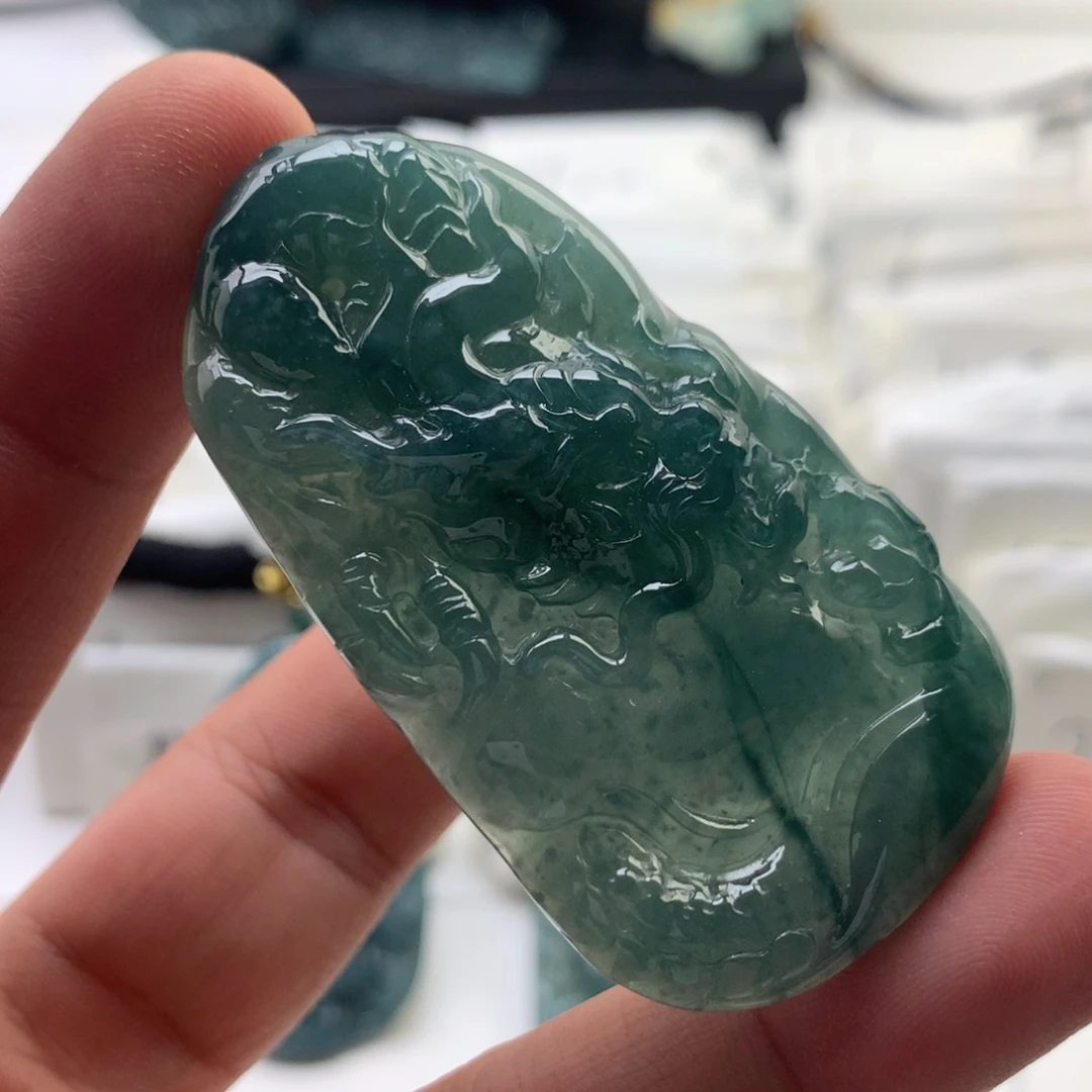 颈饰未镶嵌翡翠龙牌