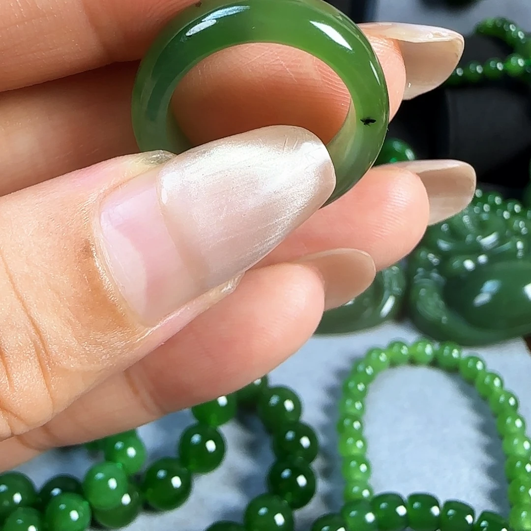 未镶嵌戒指和田玉（碧玉）