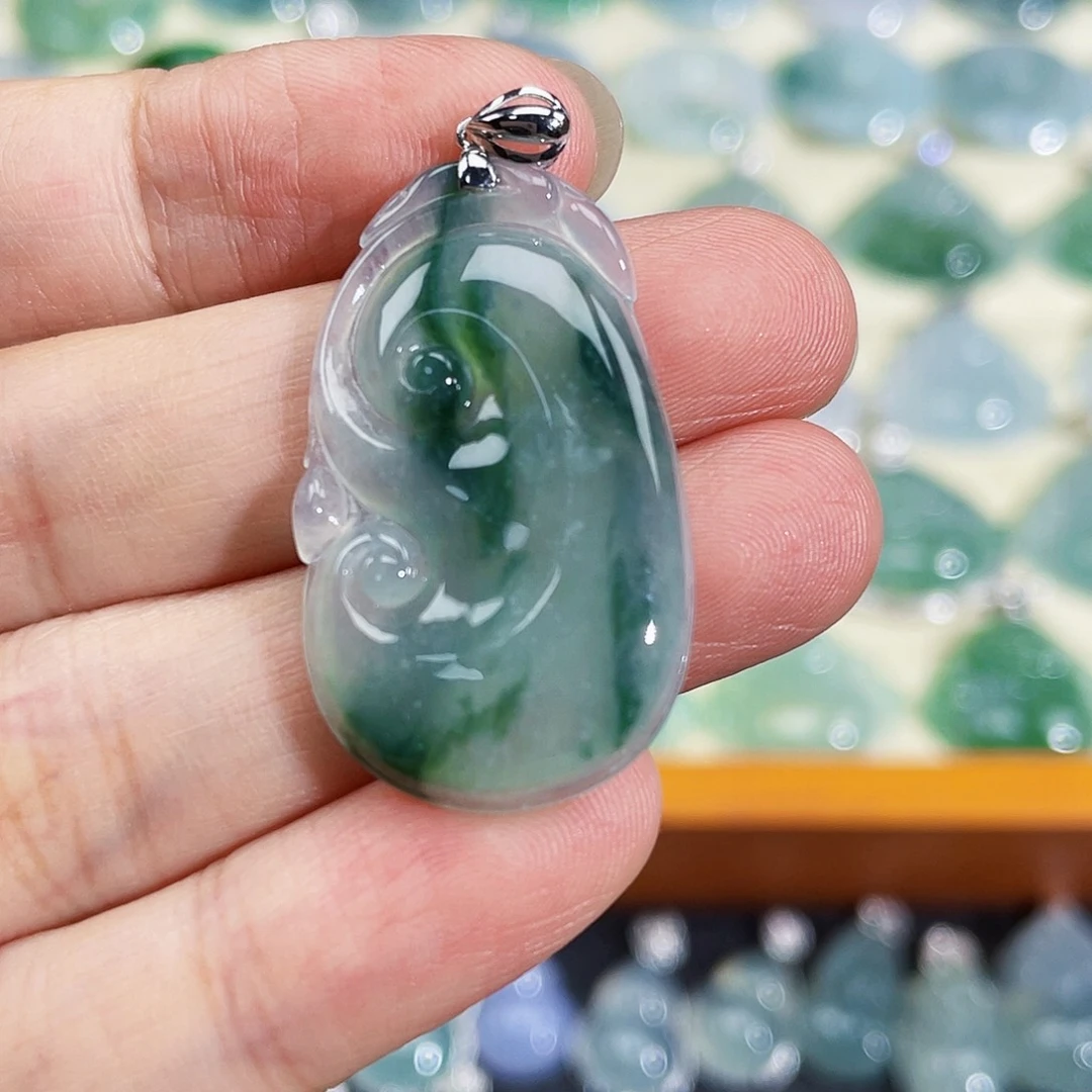 翡翠18K金镶嵌颈饰吊坠
