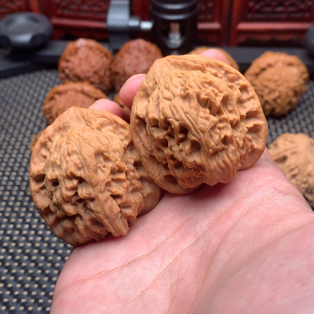 文玩核桃吊坠红狮子43