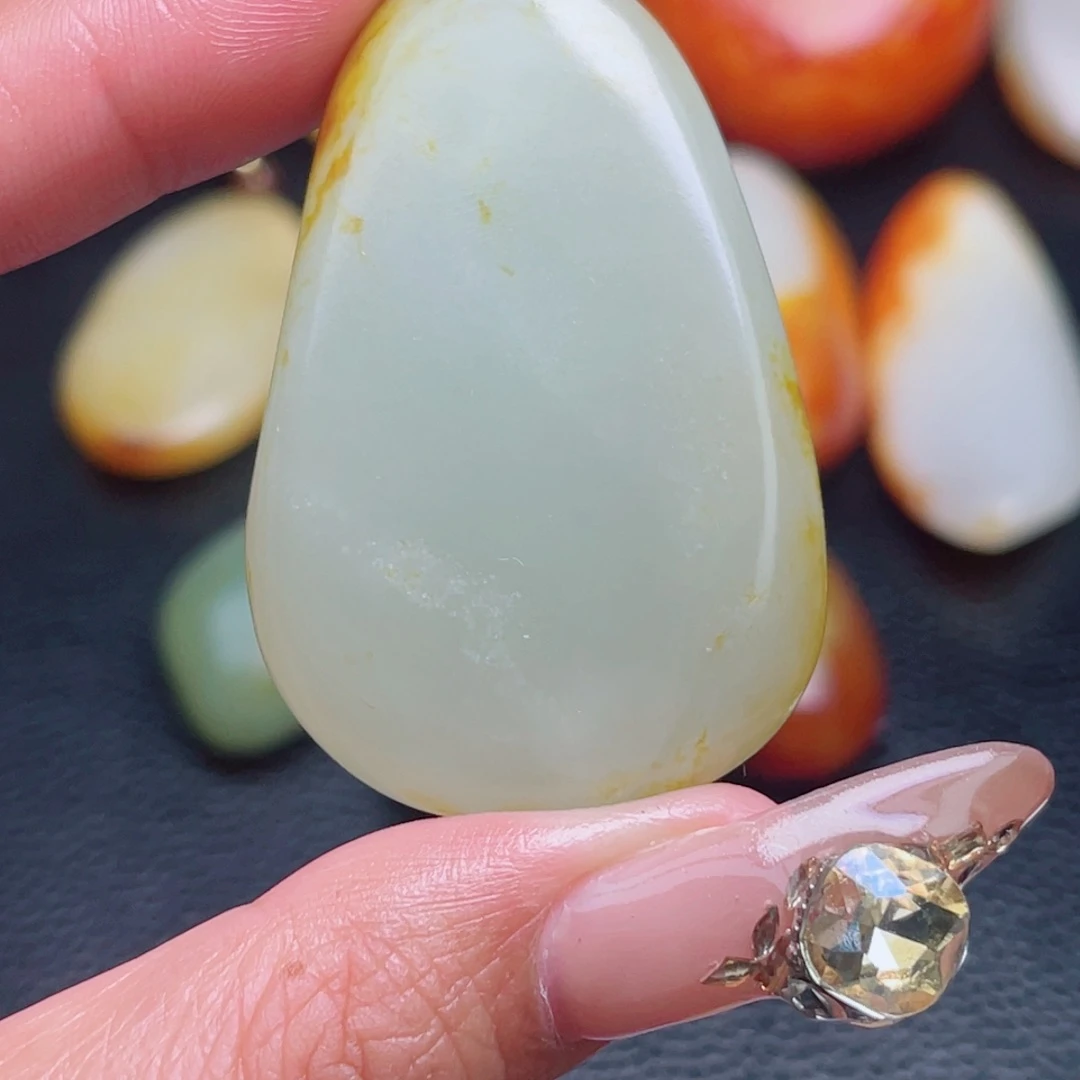 @***人和田玉未镶嵌珠宝奇石