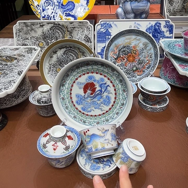 摆件景德镇陶瓷研究所工作的
