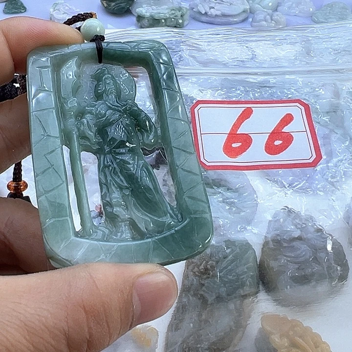 翡翠颈饰未镶嵌杨*