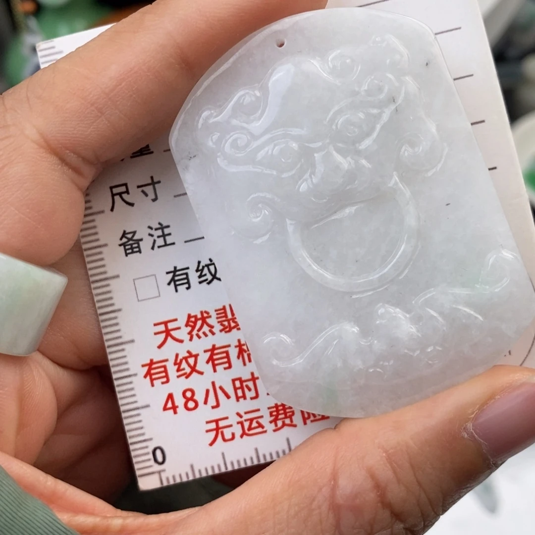 翡翠未镶嵌颈饰貔貅