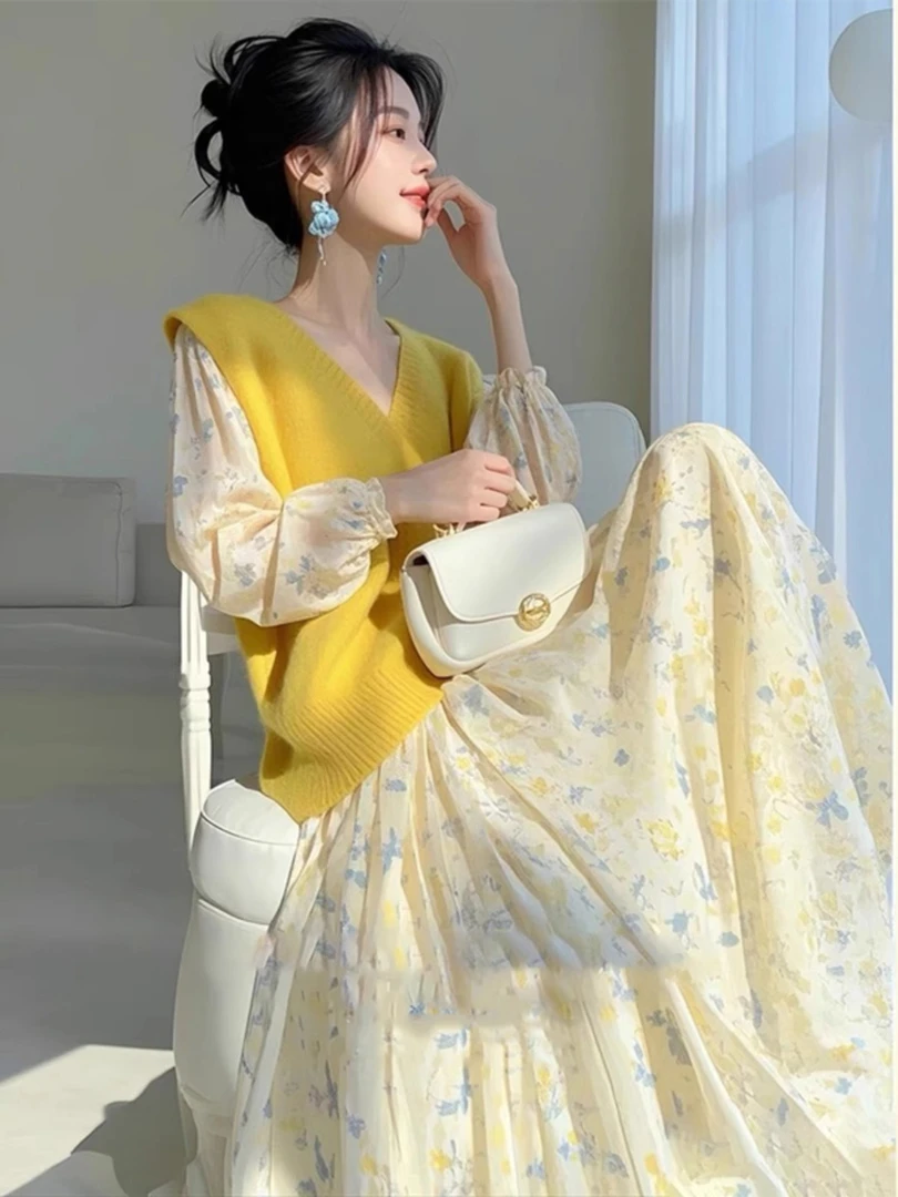 春季穿搭套装2025新款超火小香风气质黄色碎花裙外搭马甲两件套女