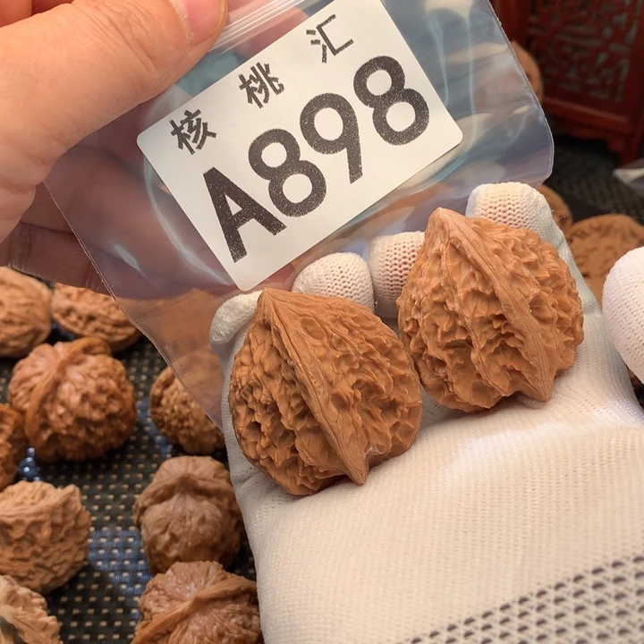 文玩核桃吊坠葡萄干40