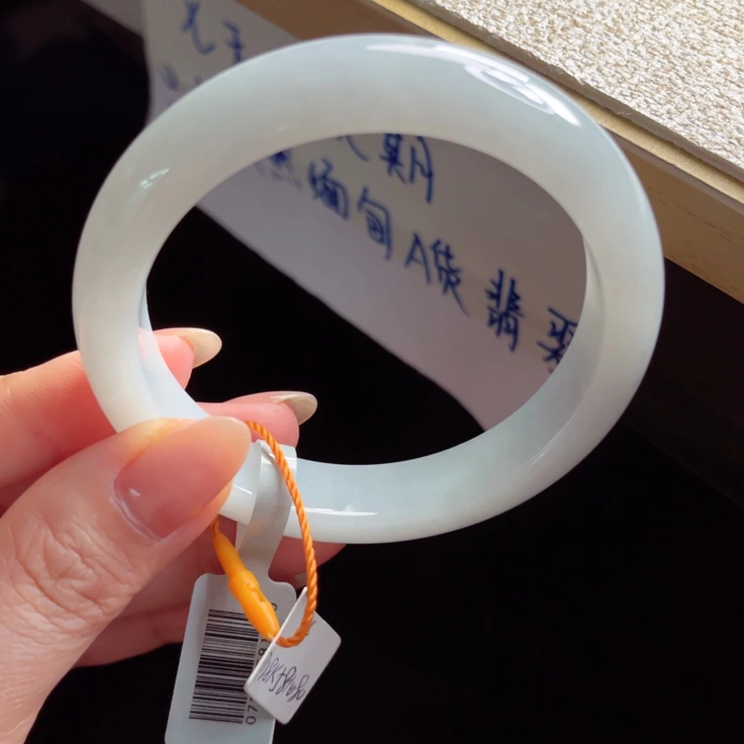 未镶嵌手镯翡翠手镯