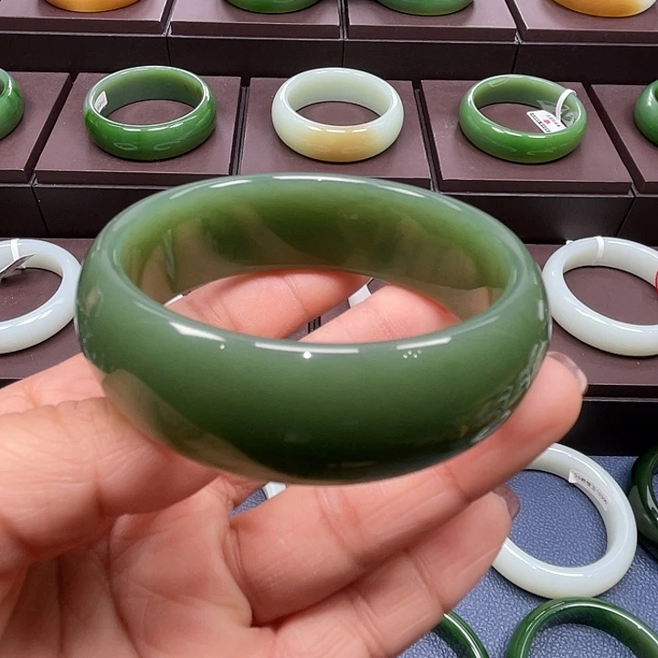 和田玉未镶嵌手镯5657