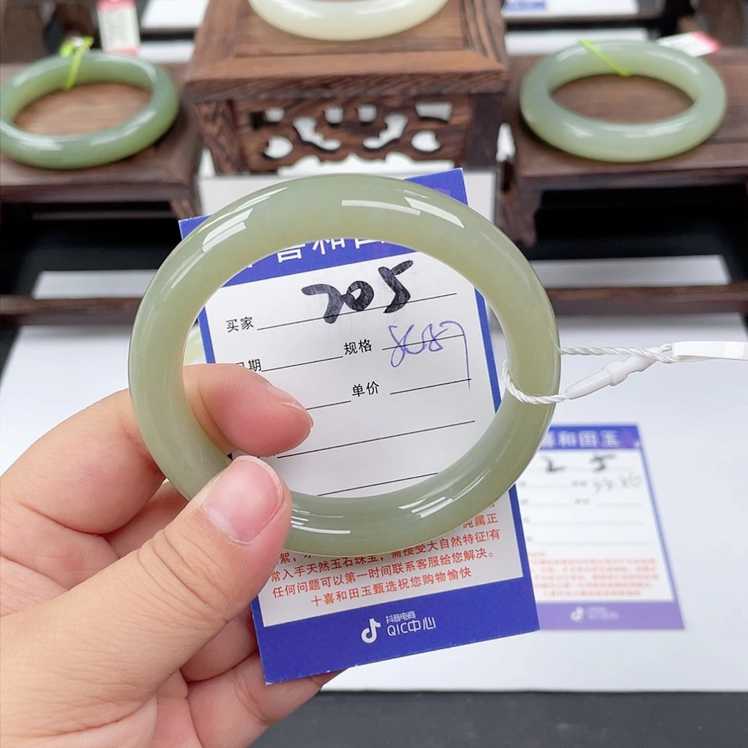 未镶嵌手镯和田玉