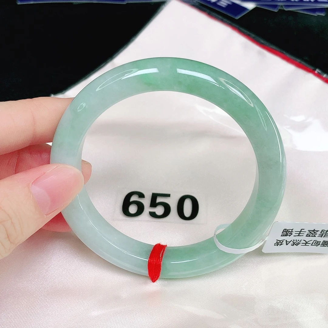 翡翠手镯未镶嵌翡翠手镯未镶嵌