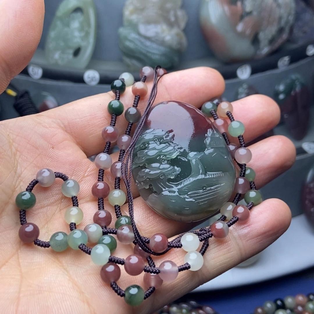 郭***元玛瑙/玉髓未镶嵌颈饰